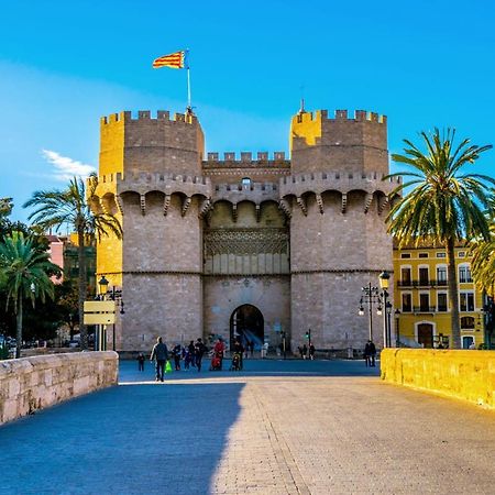Ferienwohnung Cozy & Bright Flat At The Entrance Of Old Valencia Exterior foto